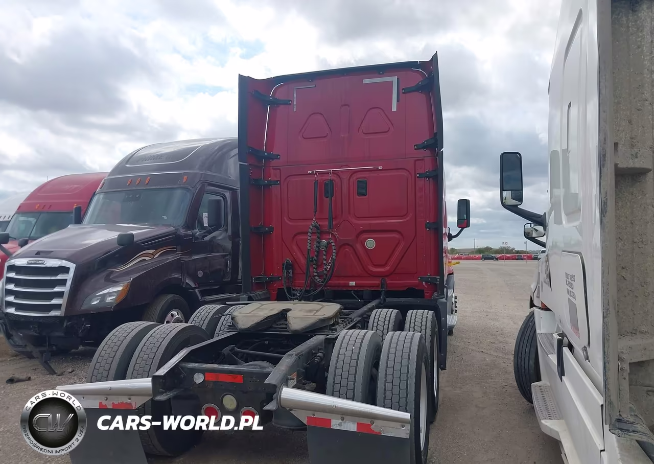 2015 Freightliner Cascadia 125 VIN:3AKJGLD50FSGB3813 - 4