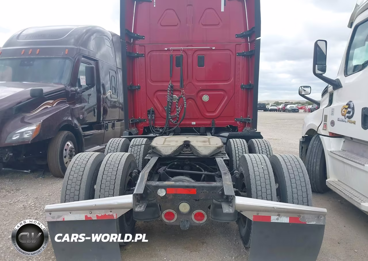 2015 Freightliner Cascadia 125 VIN:3AKJGLD50FSGB3813 - 8