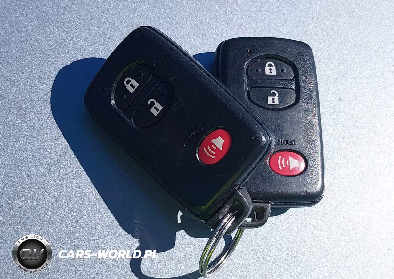 2014 Toyota Prius V Three VIN:JTDZN3EU8E3310232 - 11