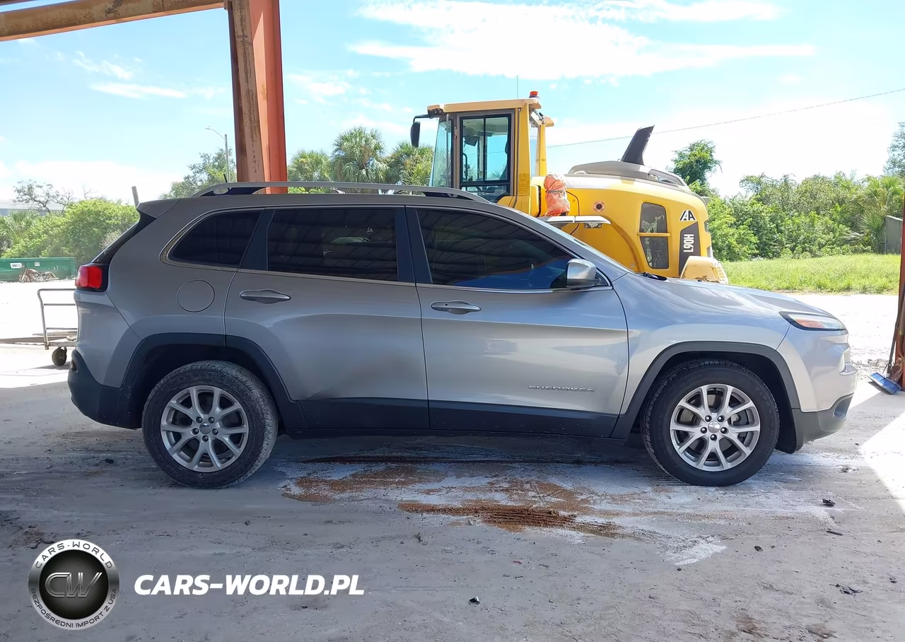 2016 Jeep Cherokee Latitude VIN:1C4PJLCSXGW115111 - 13