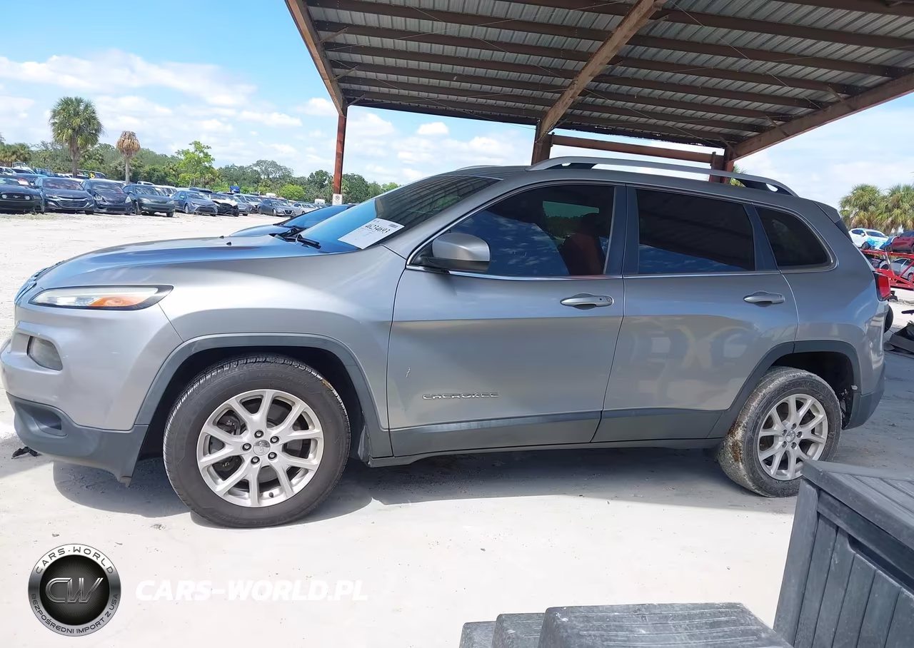 2016 Jeep Cherokee Latitude VIN:1C4PJLCSXGW115111 - 14