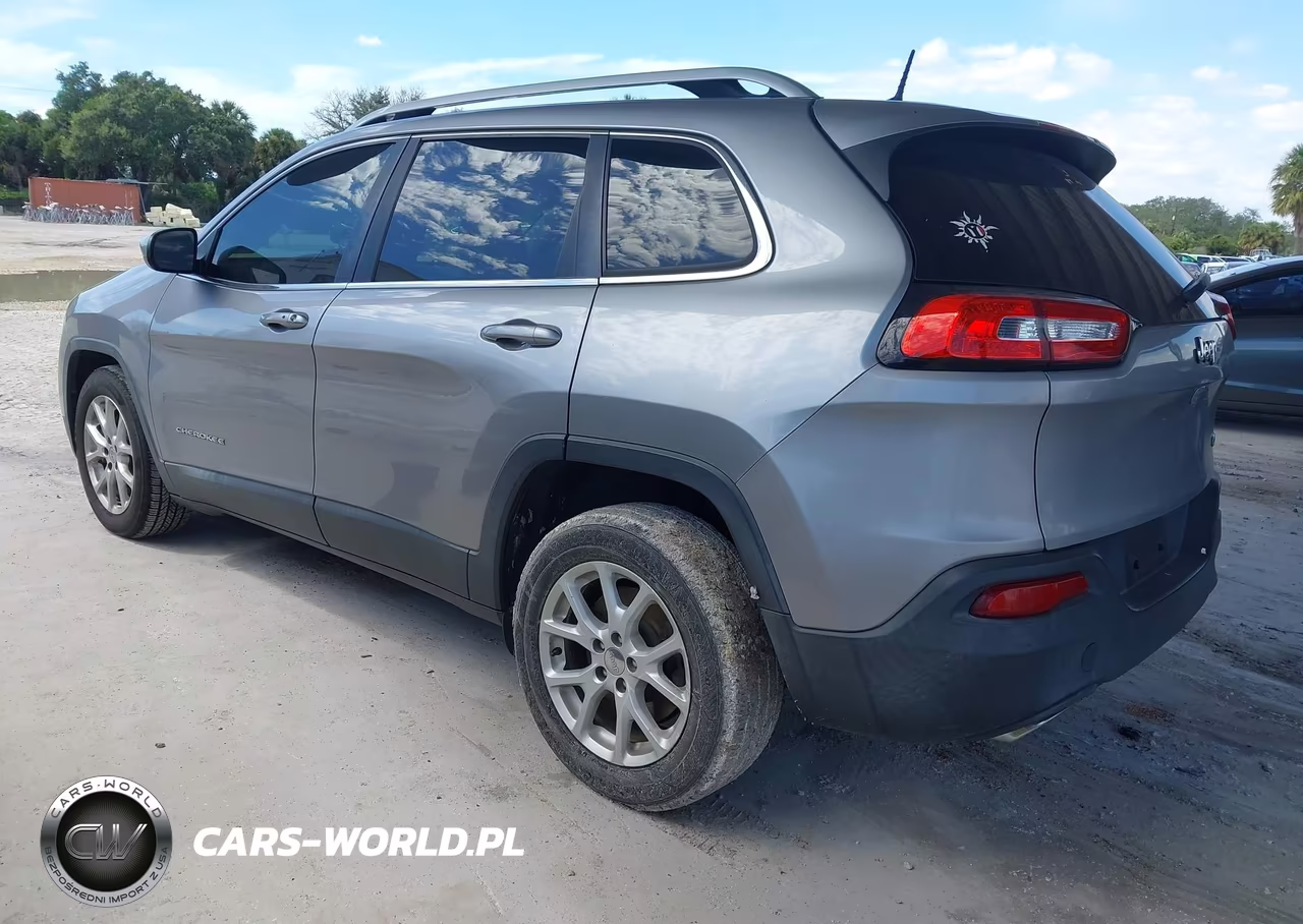 2016 Jeep Cherokee Latitude VIN:1C4PJLCSXGW115111 - 3