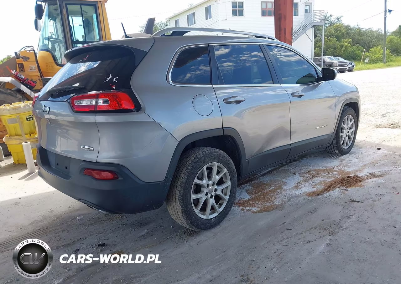2016 Jeep Cherokee Latitude VIN:1C4PJLCSXGW115111 - 4
