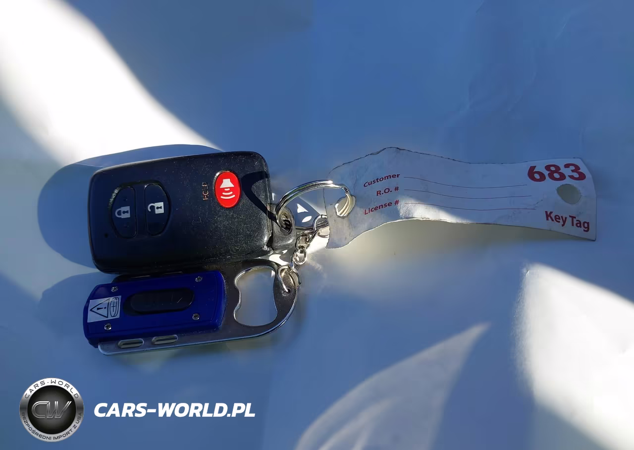 2015 Toyota Prius V Two VIN:JTDZN3EU6FJ035182 - 11