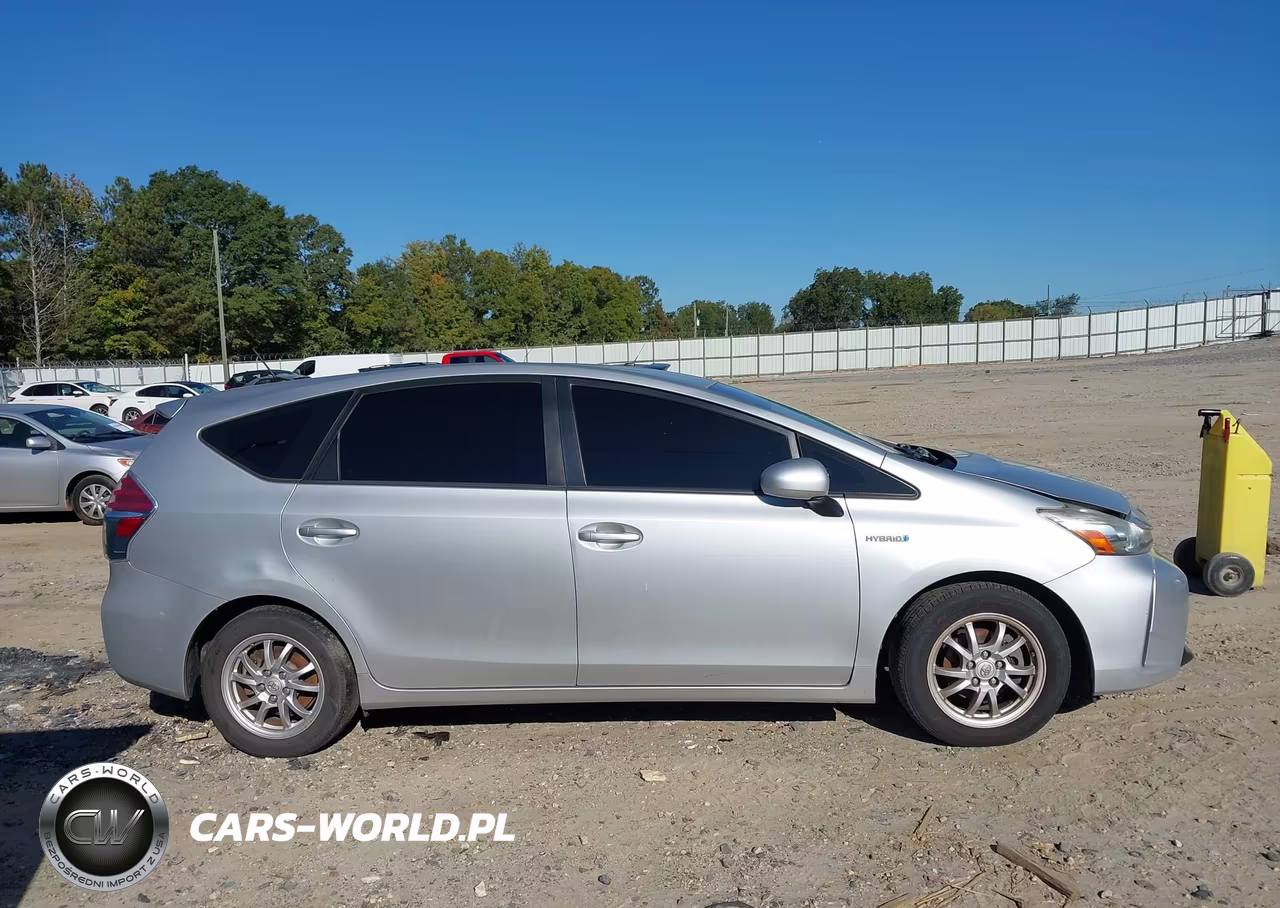 2015 Toyota Prius V Two VIN:JTDZN3EU6FJ035182 - 13