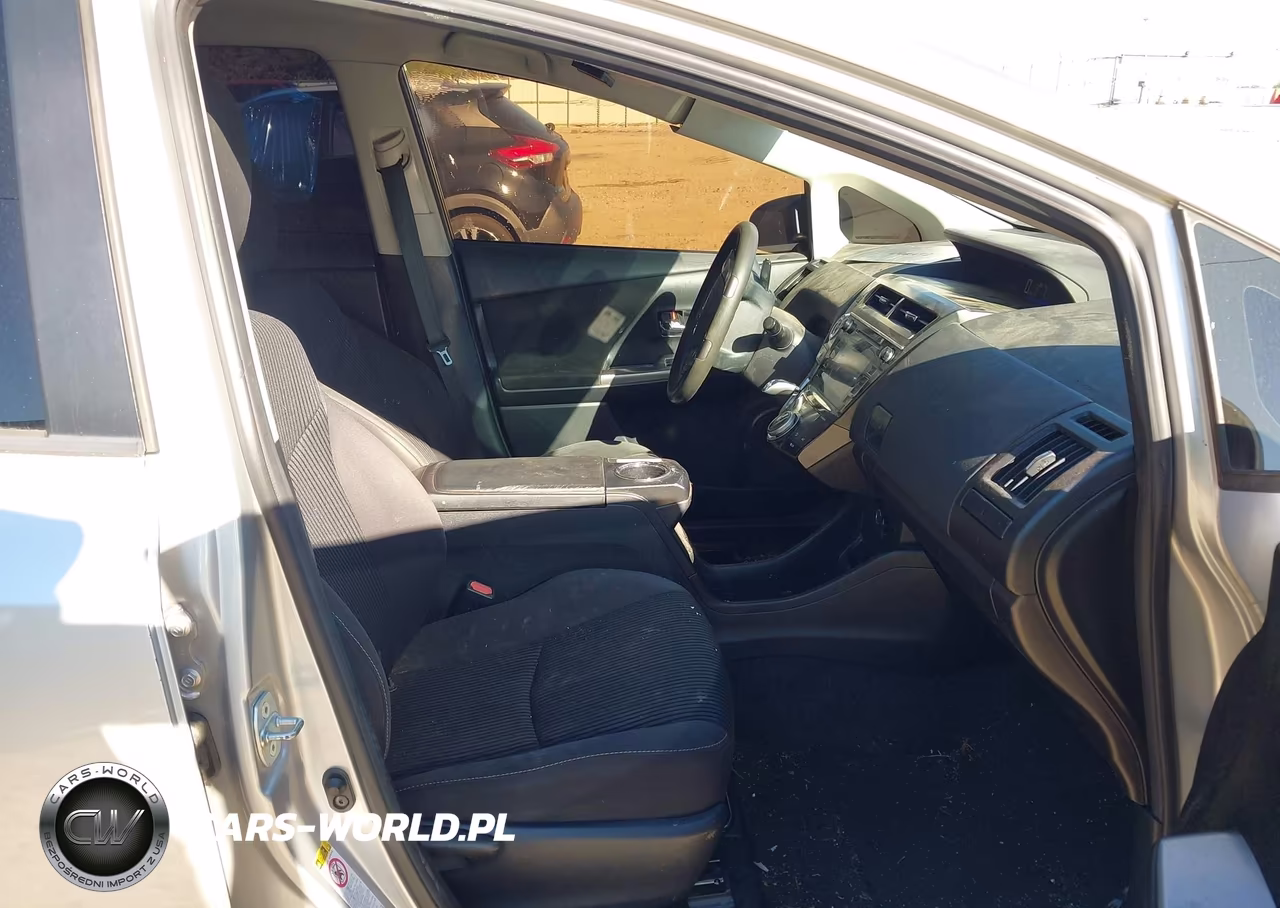 2015 Toyota Prius V Two VIN:JTDZN3EU6FJ035182 - 5