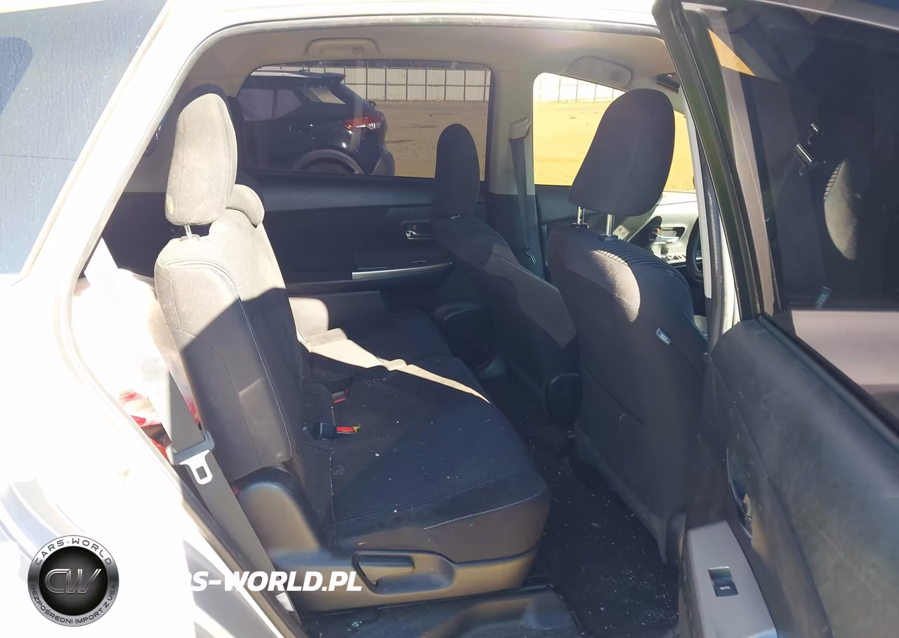 2015 Toyota Prius V Two VIN:JTDZN3EU6FJ035182 - 8