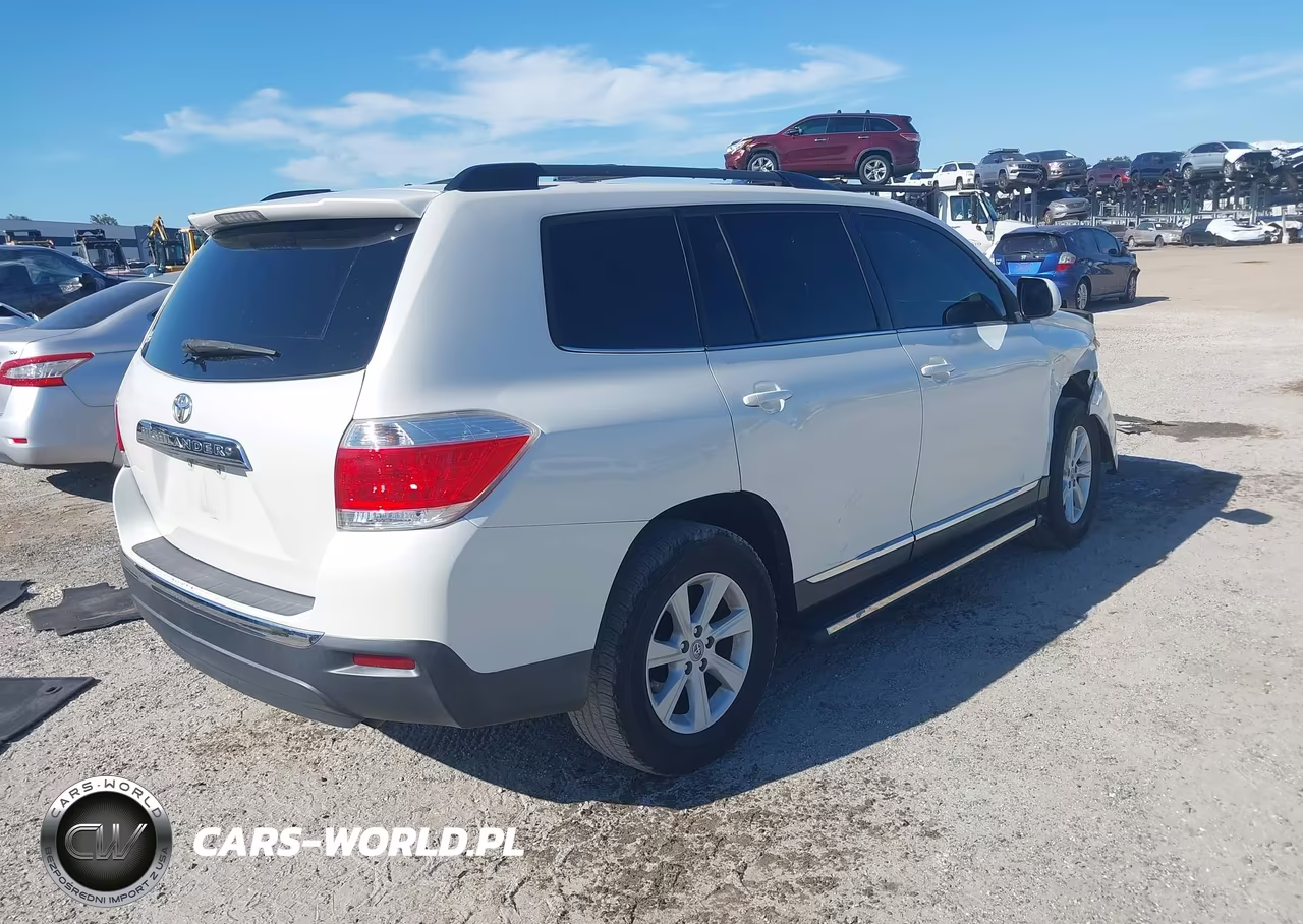 2013 Toyota Highlander Base Plus VIN:5TDZA3EH8DS035201 - 4
