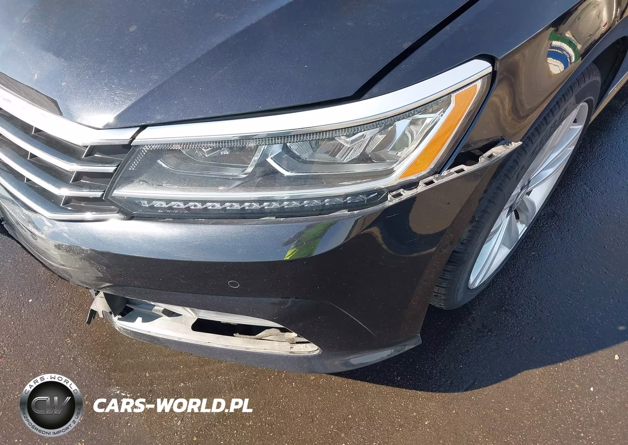 2017 Volkswagen Passat 1.8T Sel Premium VIN:1VWCT7A32HC037497 - 18