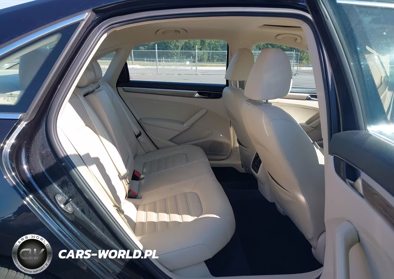 2017 Volkswagen Passat 1.8T Sel Premium VIN:1VWCT7A32HC037497 - 8