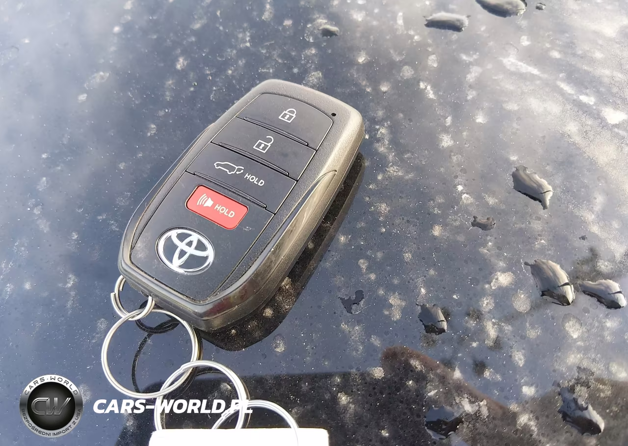 2024 Toyota Prius Limited Awd-E VIN:JTDADABU7R3016710 - 11