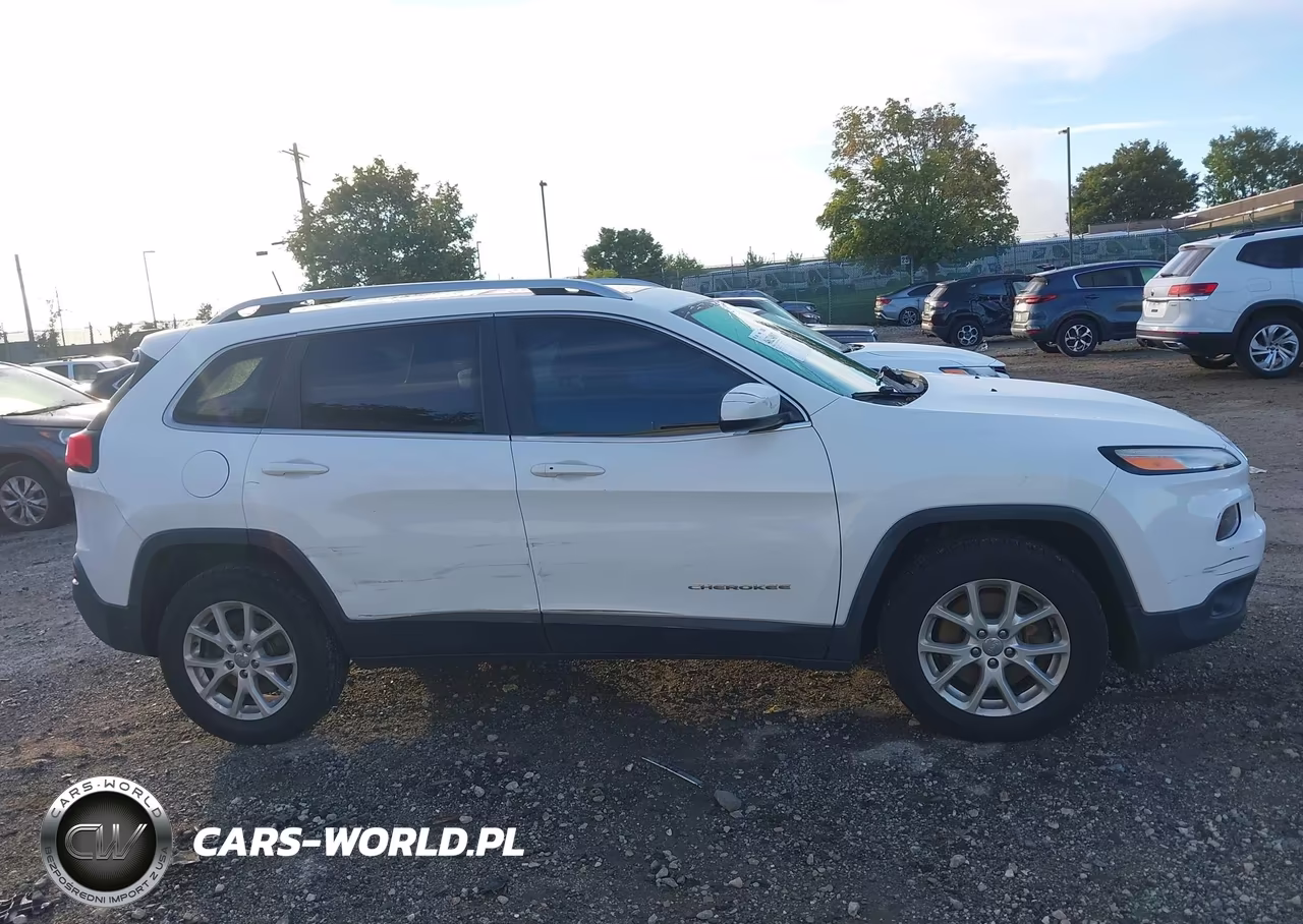 2016 Jeep Cherokee Latitude VIN:1C4PJMCS9GW372606 - 12