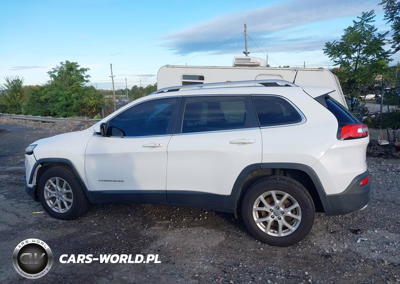 2016 Jeep Cherokee Latitude VIN:1C4PJMCS9GW372606 - 13