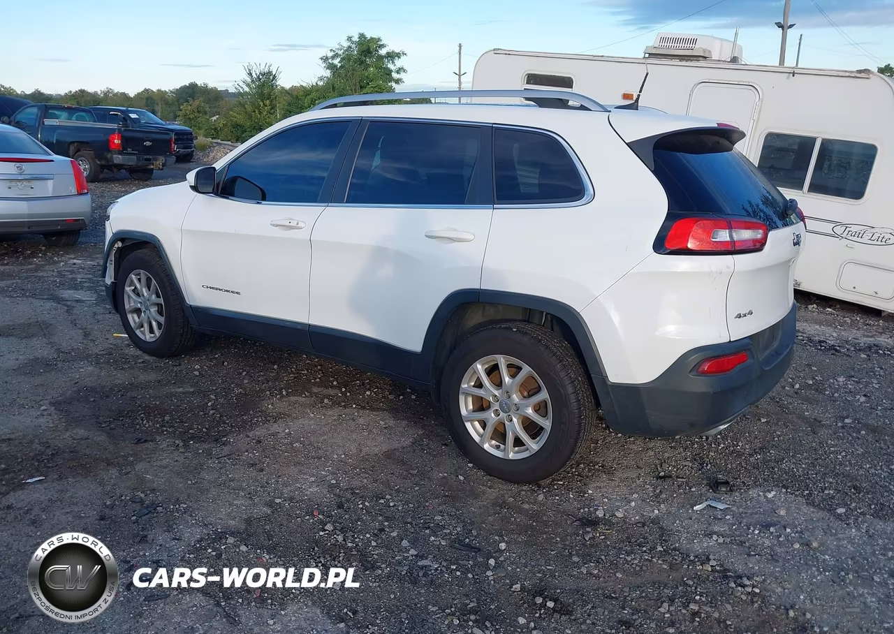 2016 Jeep Cherokee Latitude VIN:1C4PJMCS9GW372606 - 3
