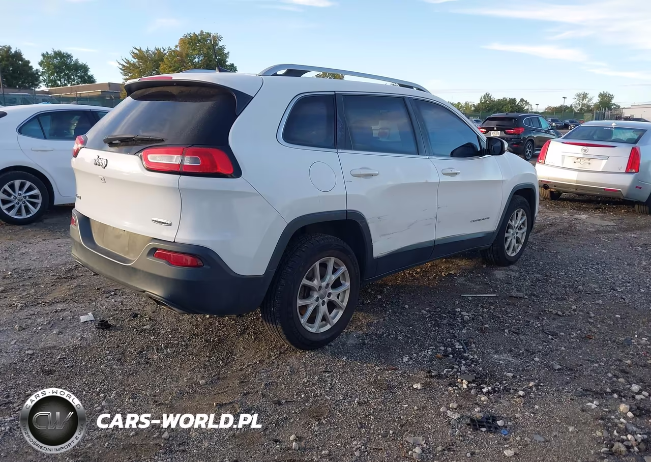 2016 Jeep Cherokee Latitude VIN:1C4PJMCS9GW372606 - 4