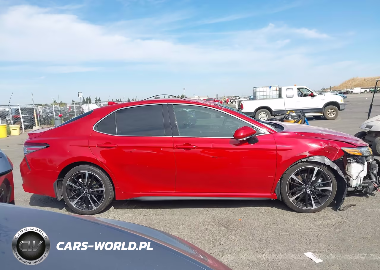 2019 Toyota Camry Xse VIN:4T1B61HK8KU165756 - 17