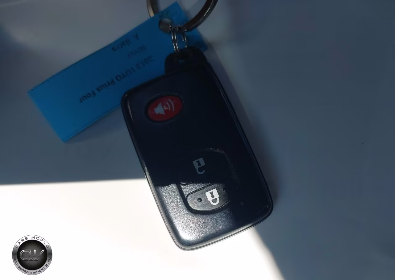 2013 Toyota Prius Four VIN:JTDKN3DU1D5699656 - 11