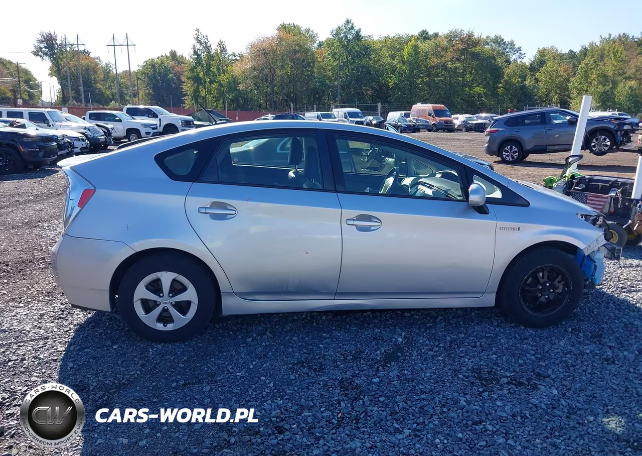 2013 Toyota Prius Four VIN:JTDKN3DU1D5699656 - 13