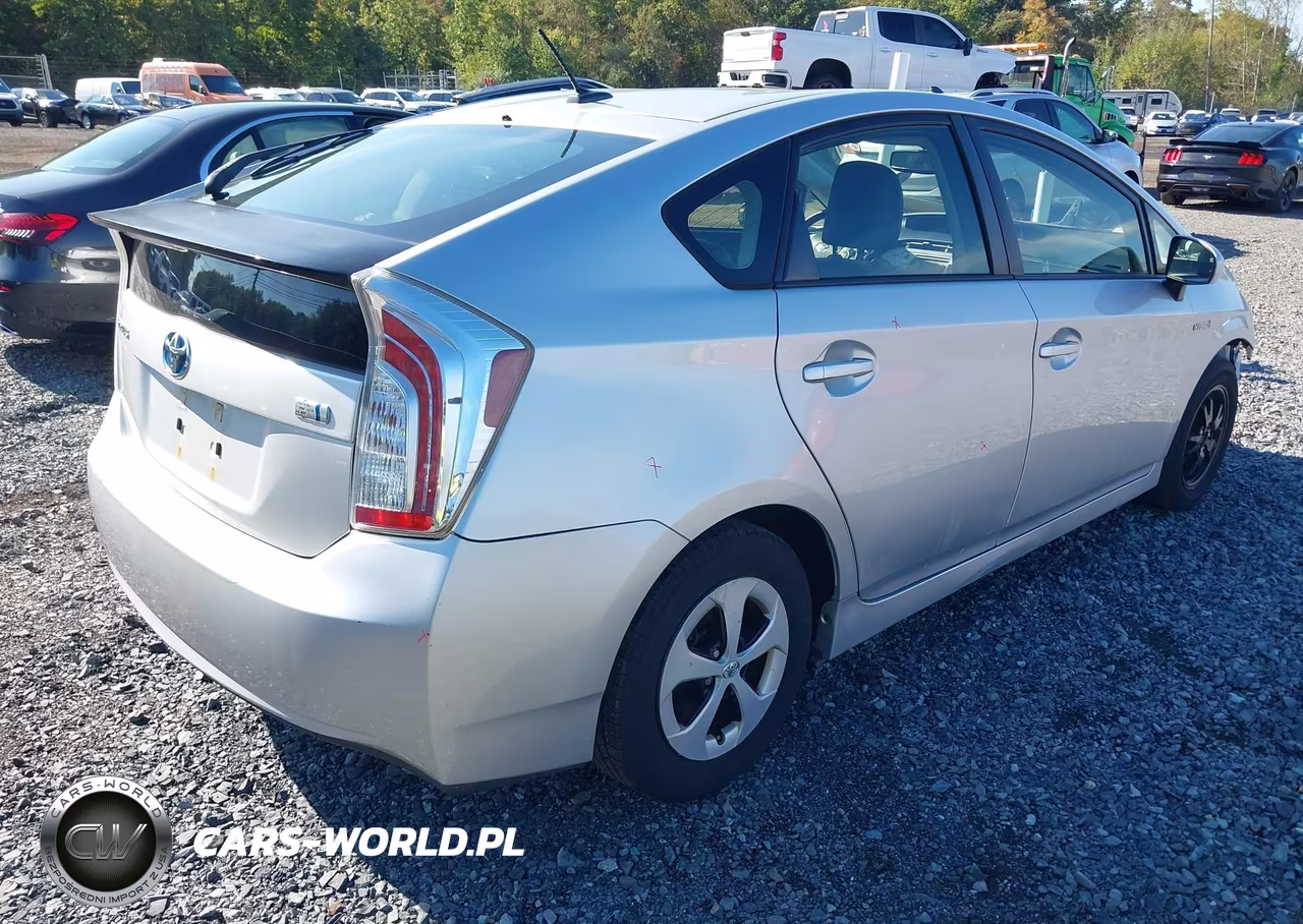 2013 Toyota Prius Four VIN:JTDKN3DU1D5699656 - 4