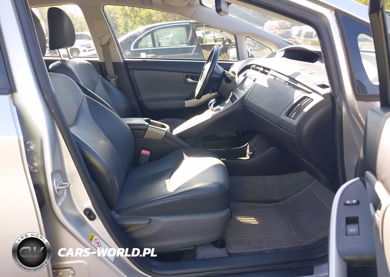 2013 Toyota Prius Four VIN:JTDKN3DU1D5699656 - 5