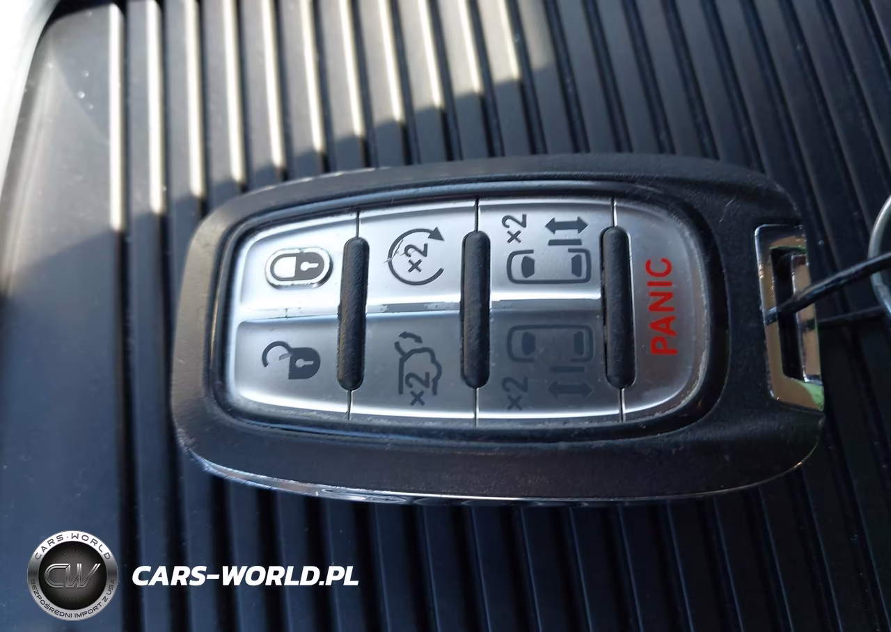 2024 Chrysler Pacifica Hybrid Select VIN:2C4RC1S7XRR156936 - 11