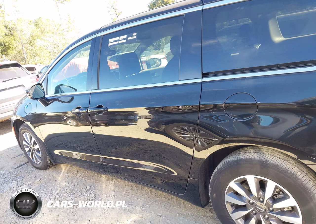 2024 Chrysler Pacifica Hybrid Select VIN:2C4RC1S7XRR156936 - 14