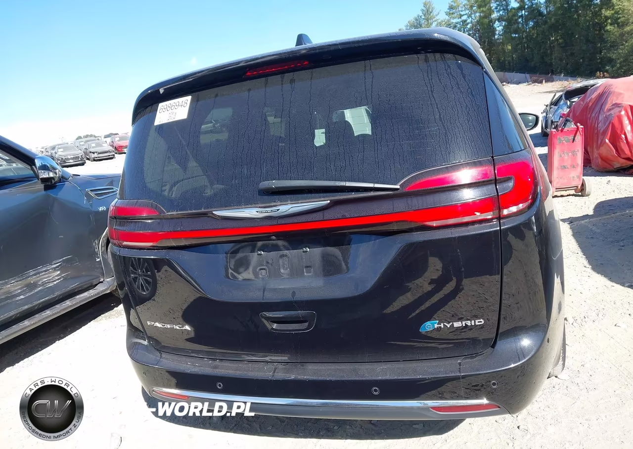 2024 Chrysler Pacifica Hybrid Select VIN:2C4RC1S7XRR156936 - 16