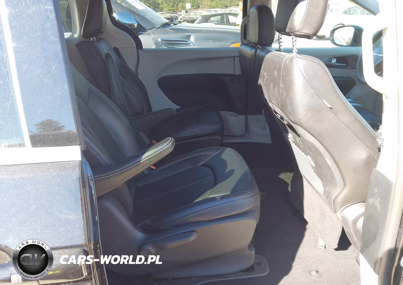 2024 Chrysler Pacifica Hybrid Select VIN:2C4RC1S7XRR156936 - 8