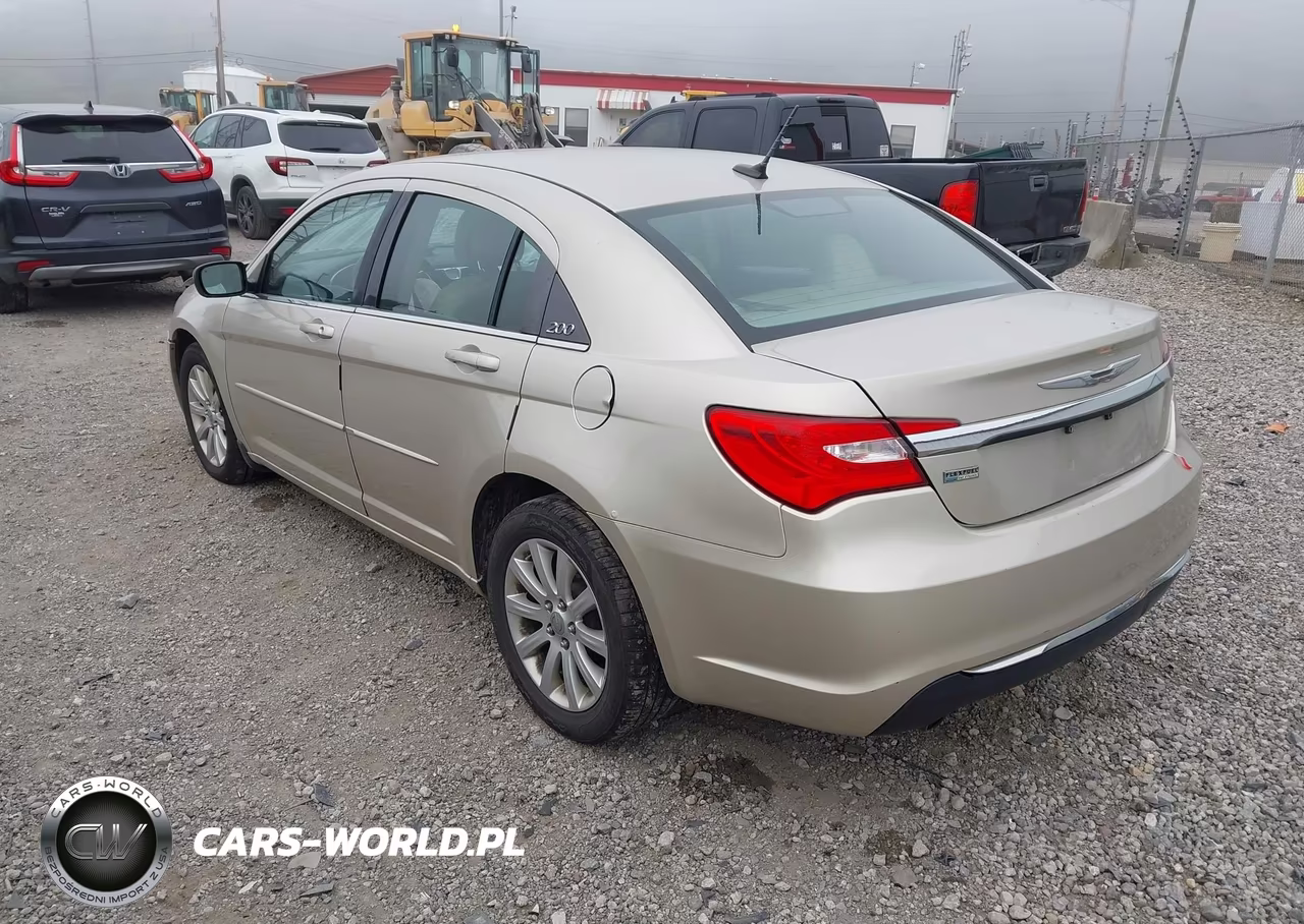 2013 Chrysler 200 VIN:1C3CCBBG3DN703406 - 3