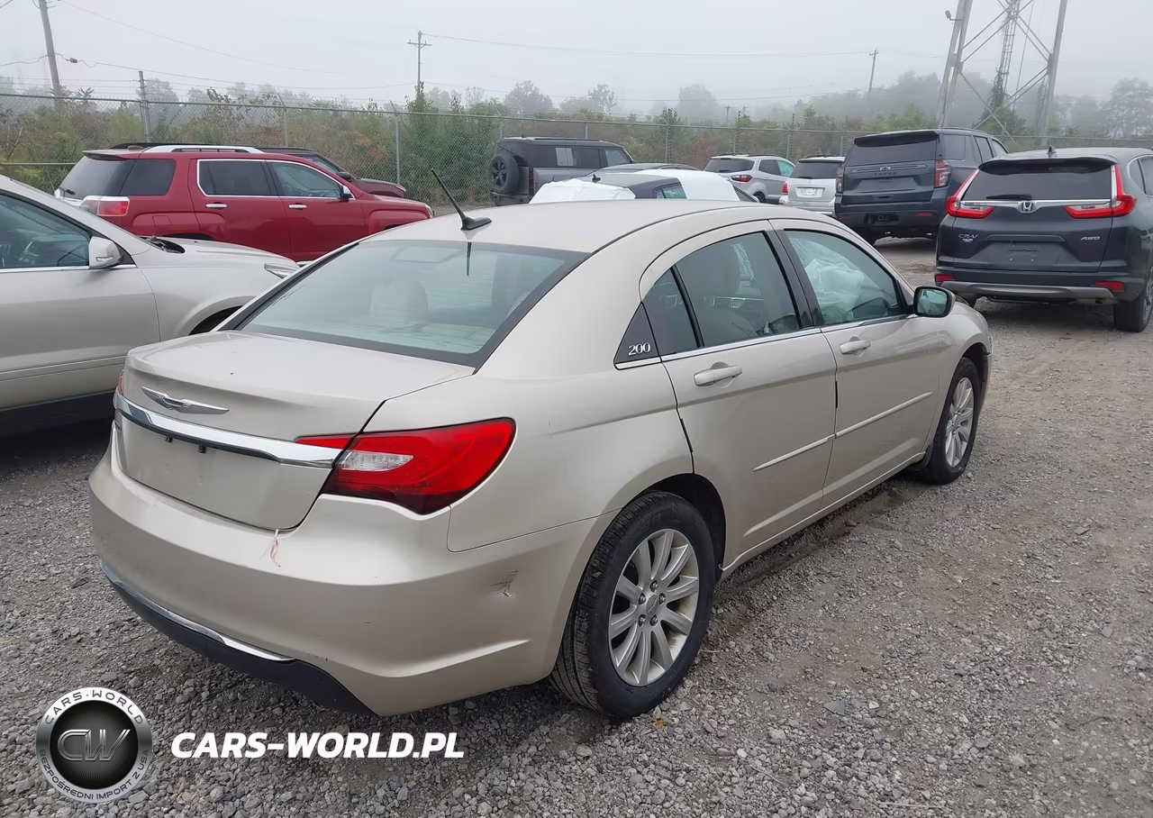 2013 Chrysler 200 VIN:1C3CCBBG3DN703406 - 4