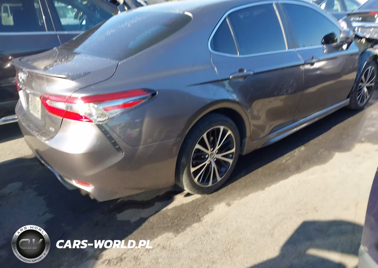 2018 Toyota Camry Se VIN:4T1B11HK2JU647698 - 4