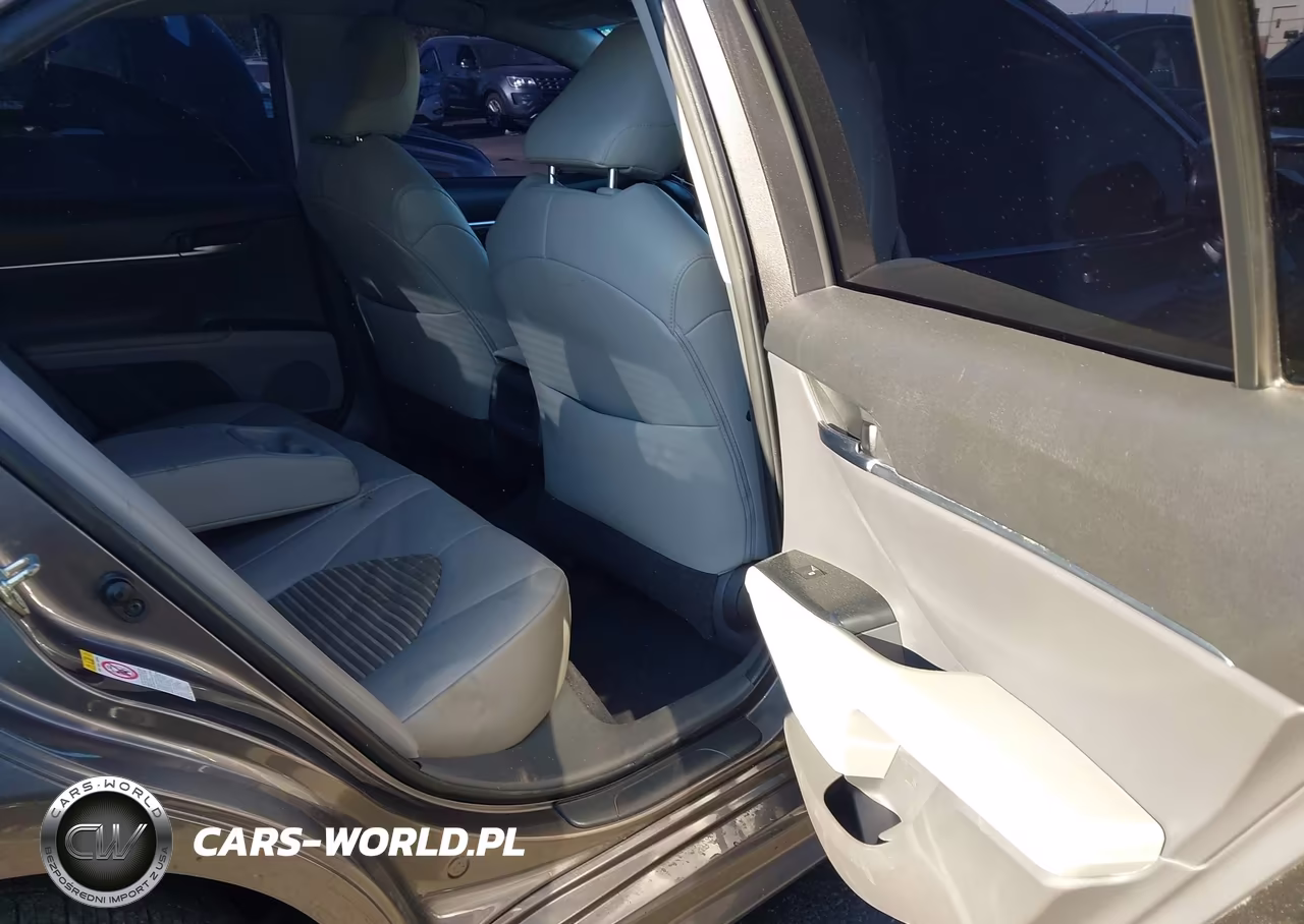 2018 Toyota Camry Se VIN:4T1B11HK2JU647698 - 8