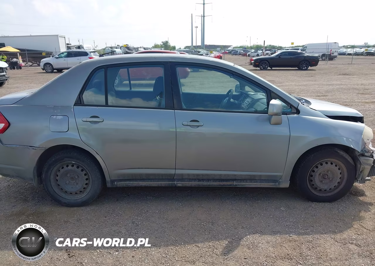 2010 Nissan Versa 1.8S VIN:3N1BC1AP1AL428586 - 13