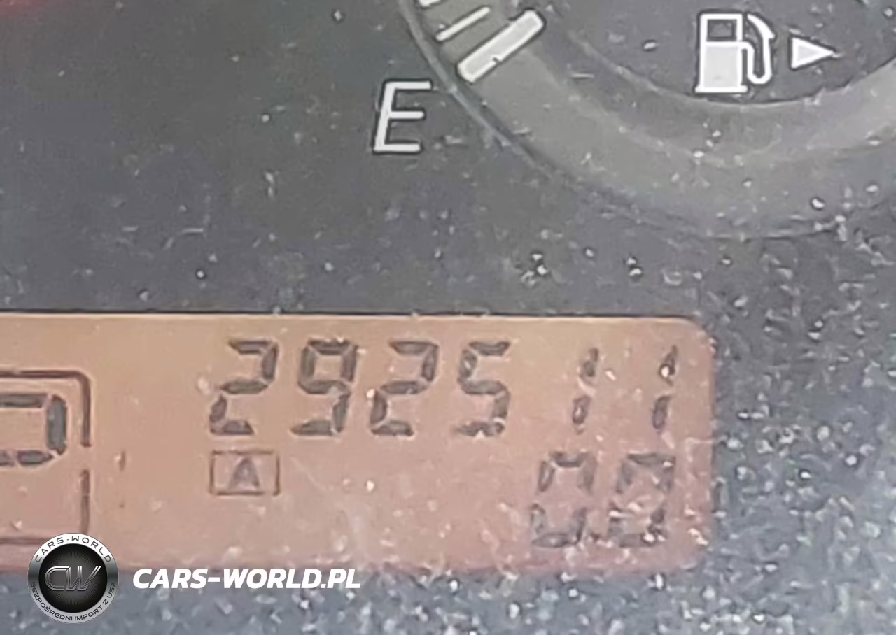 2010 Nissan Versa 1.8S VIN:3N1BC1AP1AL428586 - 15
