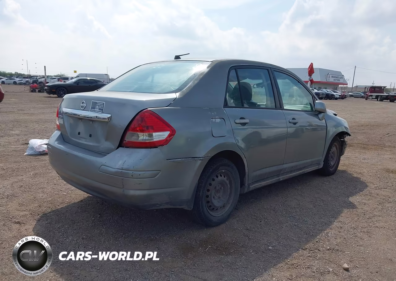 2010 Nissan Versa 1.8S VIN:3N1BC1AP1AL428586 - 4