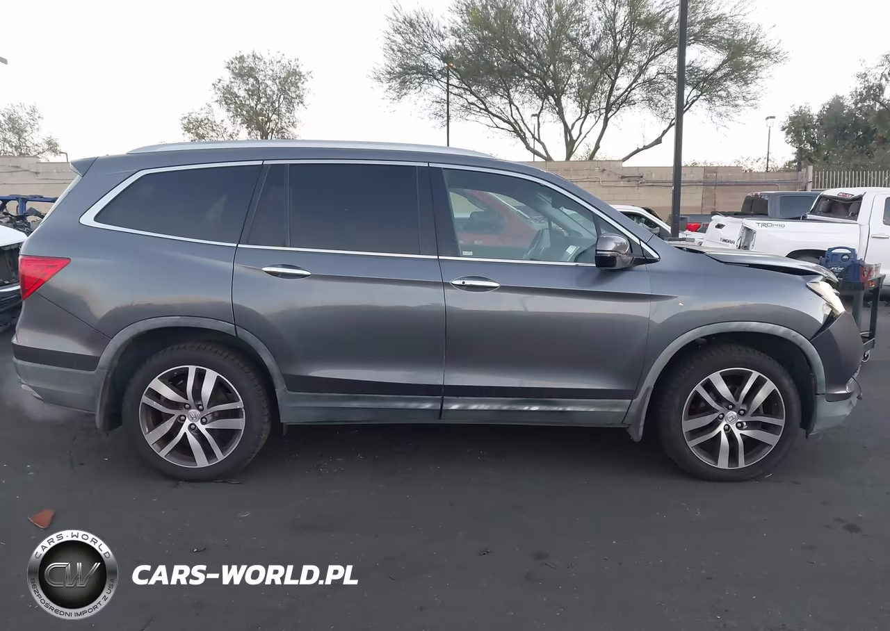 2017 Honda Pilot Elite VIN:5FNYF6H01HB015774 - 13
