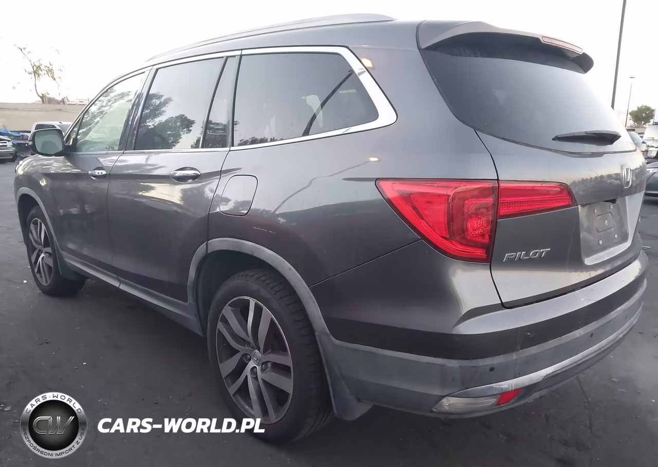 2017 Honda Pilot Elite VIN:5FNYF6H01HB015774 - 3