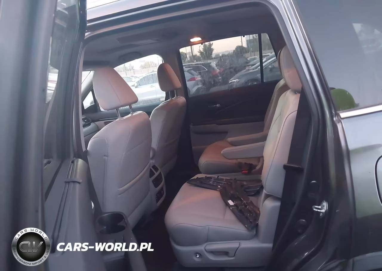 2017 Honda Pilot Elite VIN:5FNYF6H01HB015774 - 8