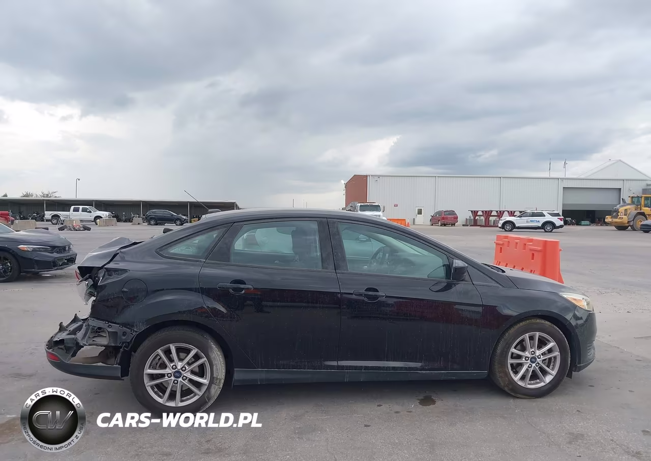 2018 Ford Focus Se VIN:1FADP3FE5JL321636 - 13