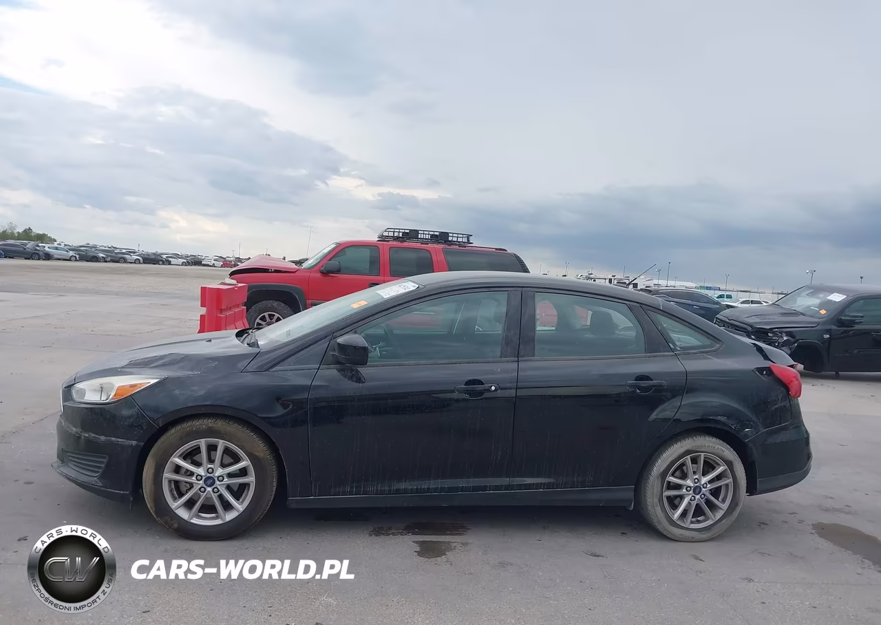 2018 Ford Focus Se VIN:1FADP3FE5JL321636 - 14