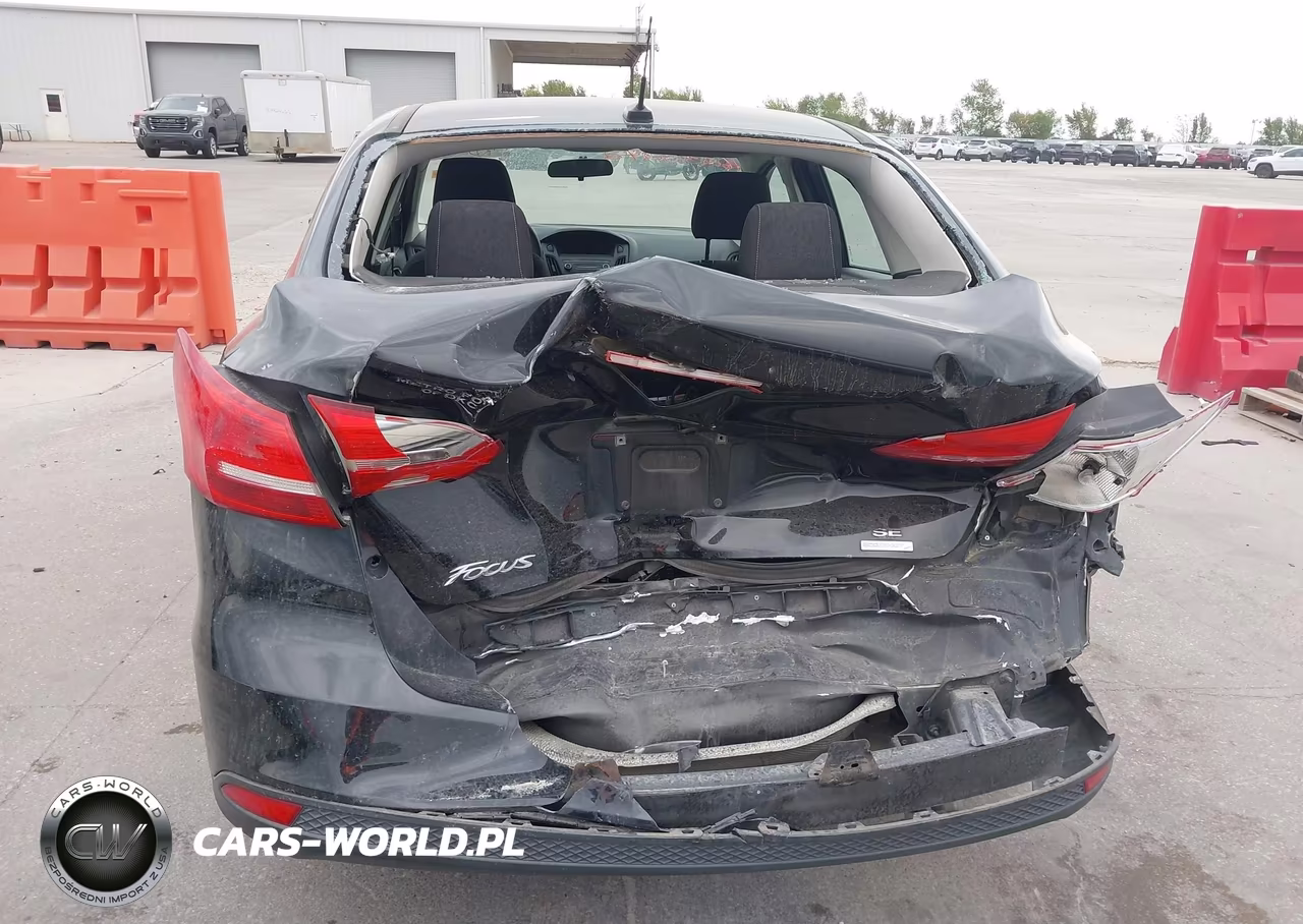 2018 Ford Focus Se VIN:1FADP3FE5JL321636 - 16