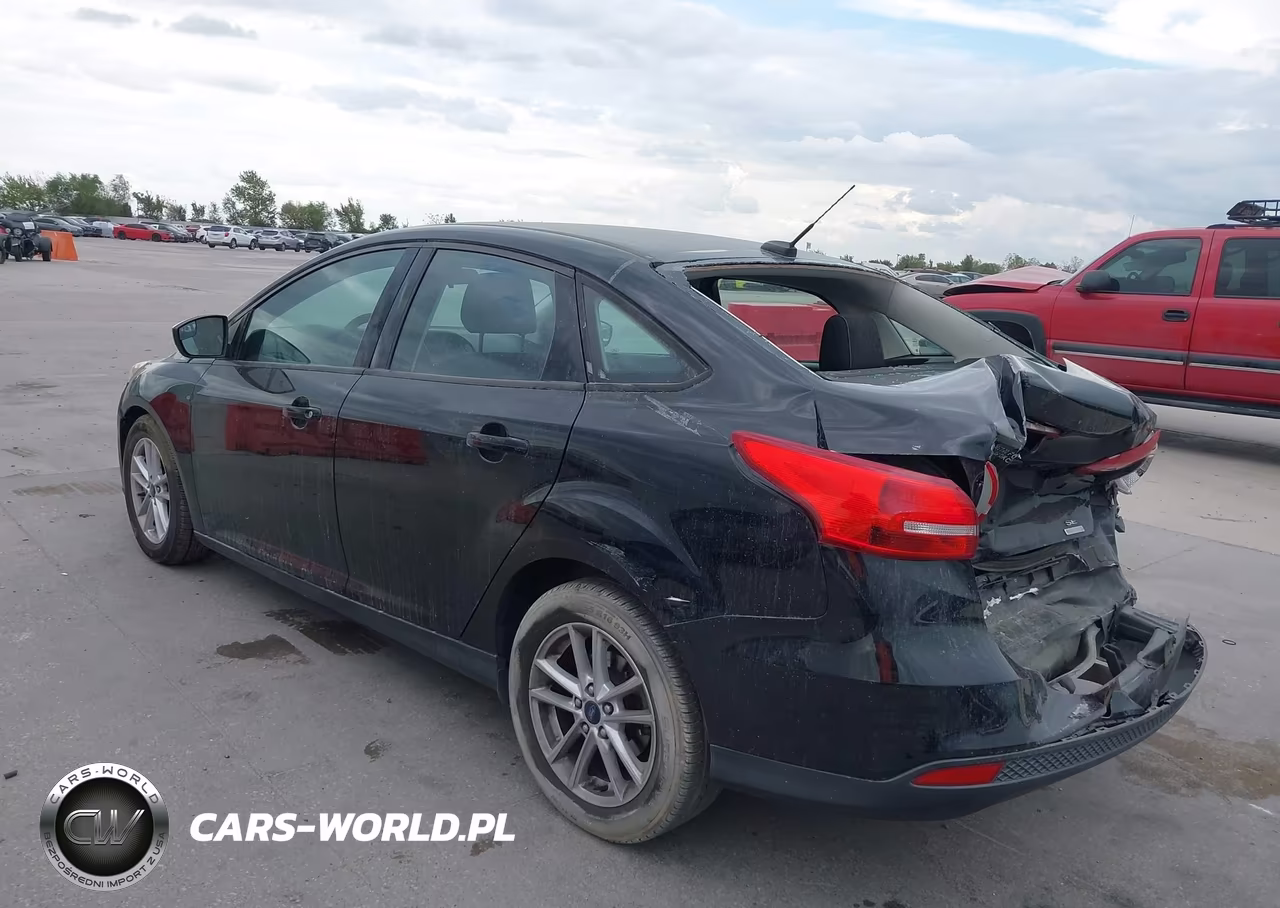 2018 Ford Focus Se VIN:1FADP3FE5JL321636 - 3