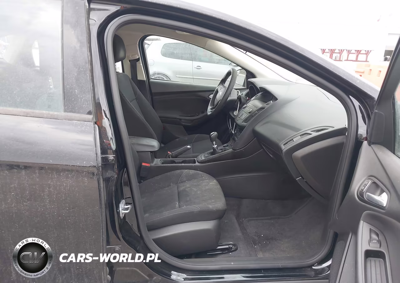 2018 Ford Focus Se VIN:1FADP3FE5JL321636 - 5