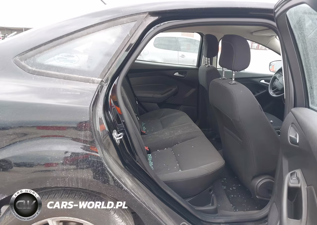 2018 Ford Focus Se VIN:1FADP3FE5JL321636 - 8