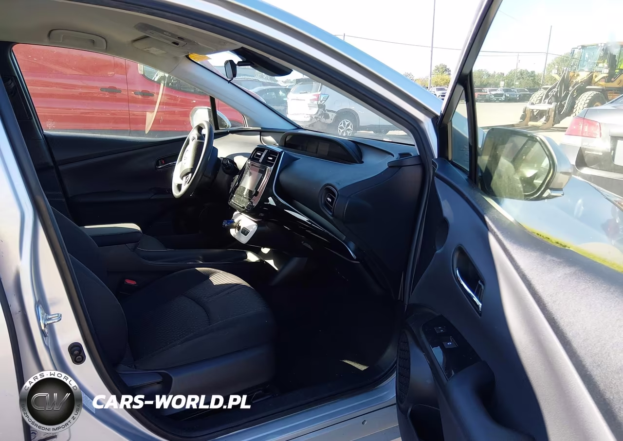 2018 Toyota Prius Two VIN:JTDKBRFU9J3585596 - 5