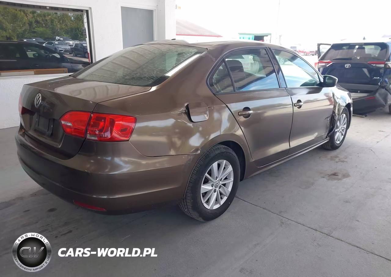 2013 Volkswagen Jetta 2.0L S VIN:3VW2K7AJ4DM214167 - 4