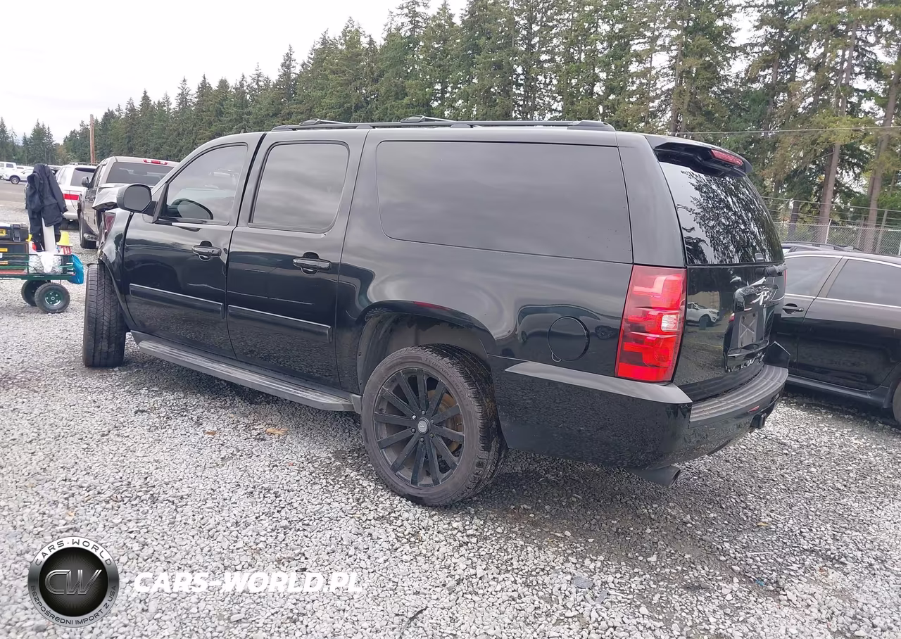 2013 Chevrolet Suburban 1500 Lt VIN:1GNSKJE78DR118367 - 3
