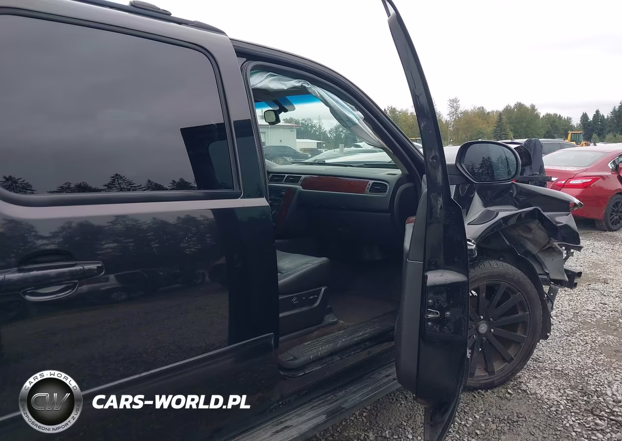 2013 Chevrolet Suburban 1500 Lt VIN:1GNSKJE78DR118367 - 5