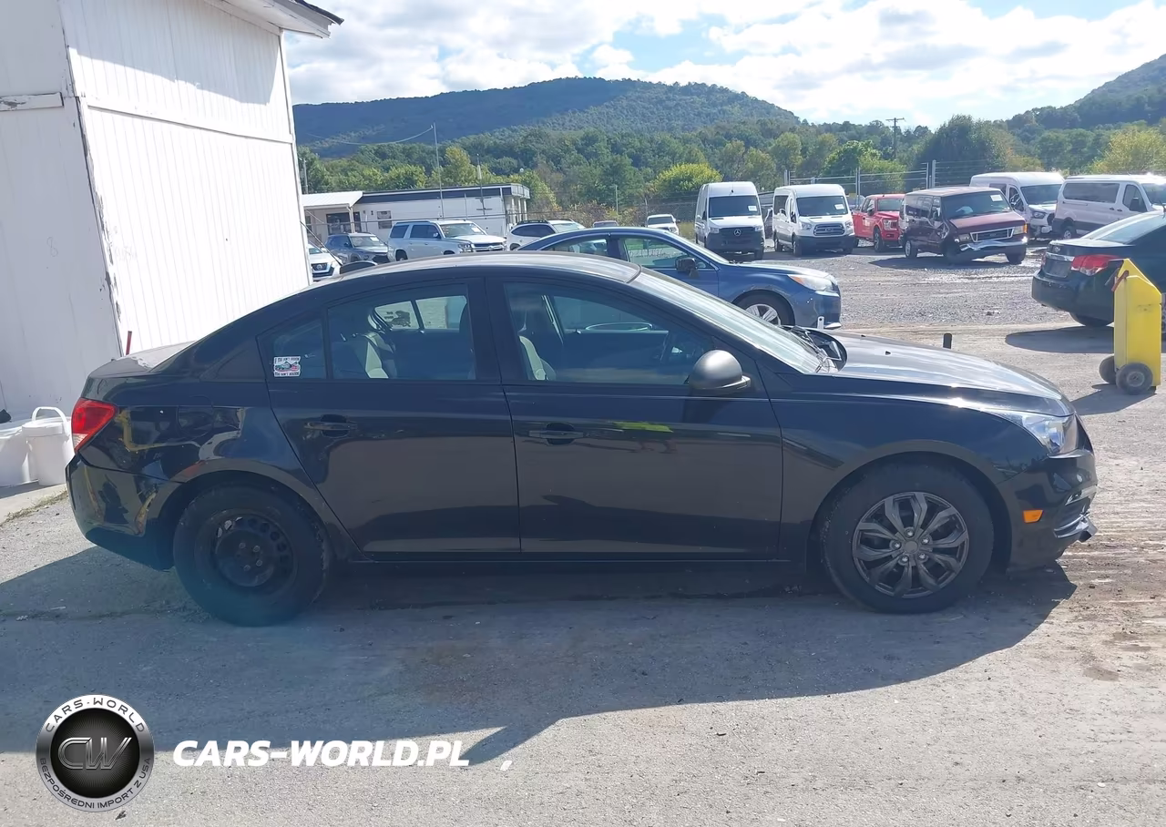 2015 Chevrolet Cruze Ls Auto VIN:1G1PA5SG2F7130440 - 13