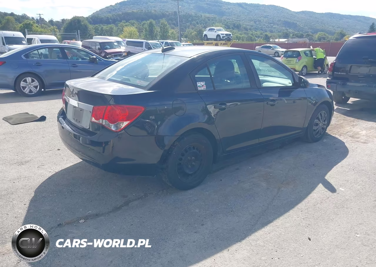 2015 Chevrolet Cruze Ls Auto VIN:1G1PA5SG2F7130440 - 4